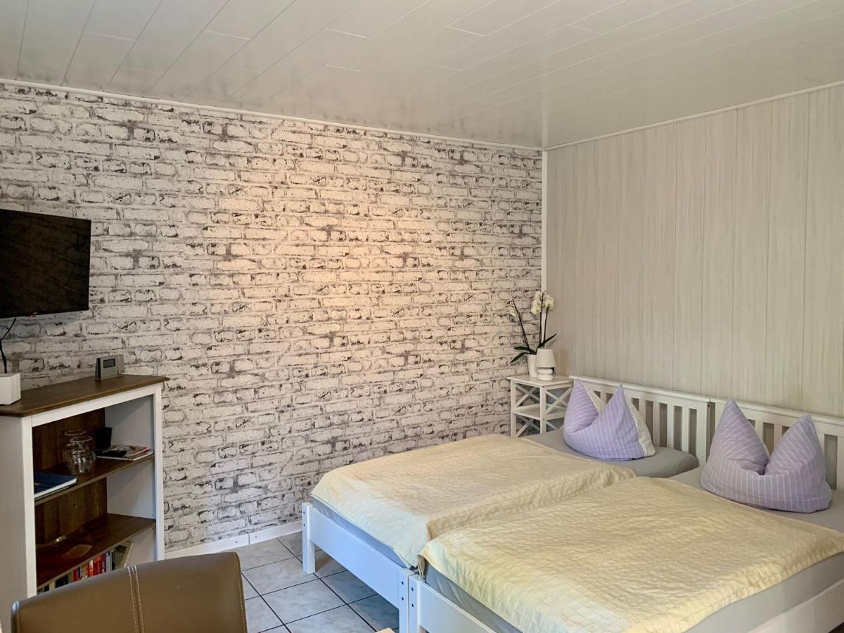1 Raum Appartement Mit Kuechenzeile In カッペルン エクステリア 写真