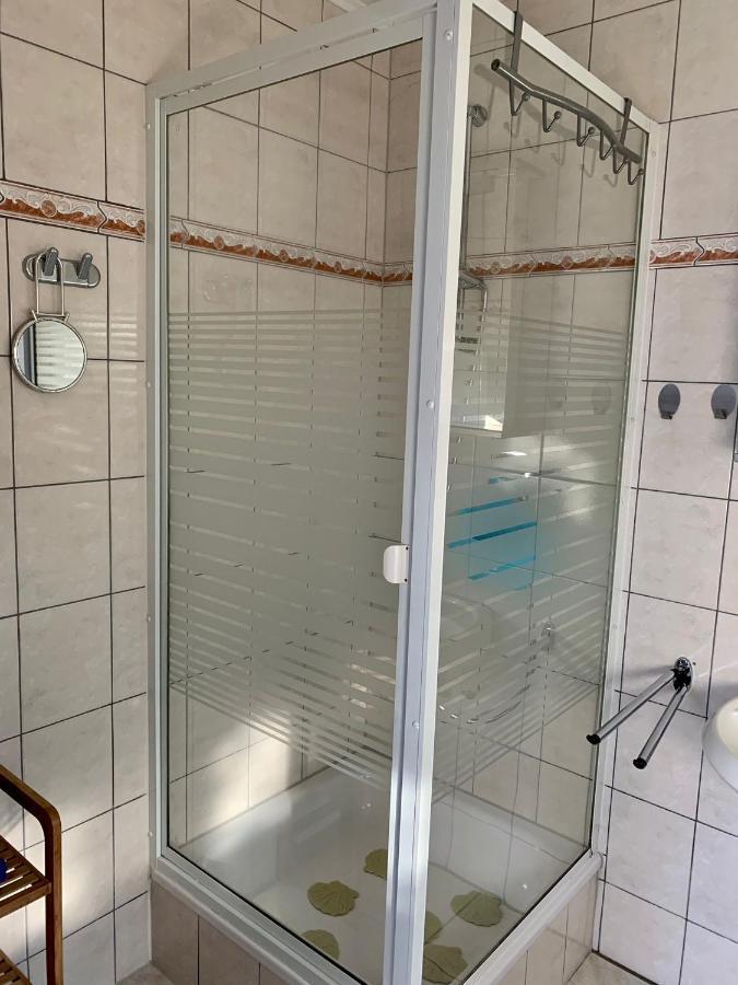 1 Raum Appartement Mit Kuechenzeile In カッペルン エクステリア 写真